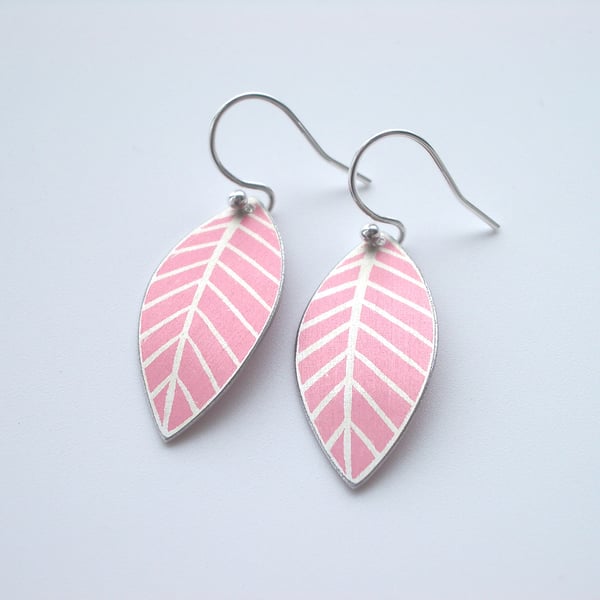 Leaf earrings in pastel pink