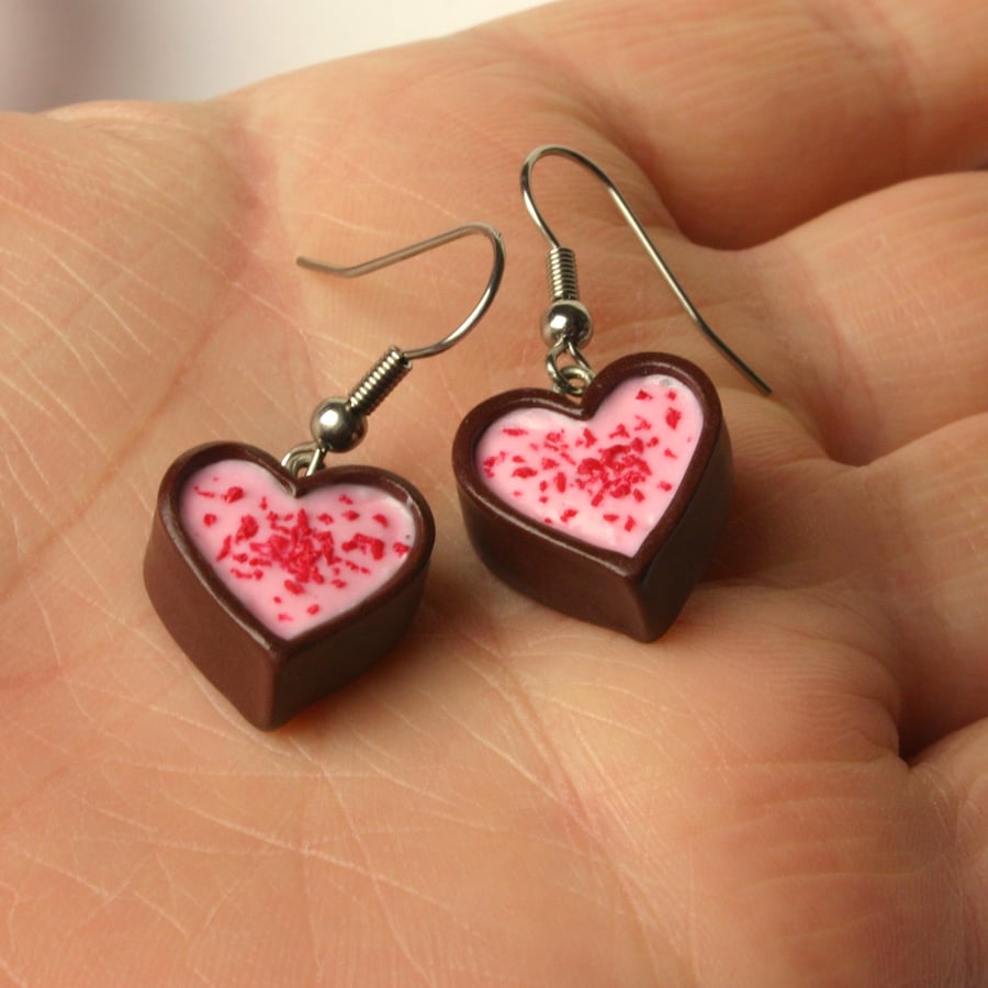 Strawberry fondant heart cup earrings