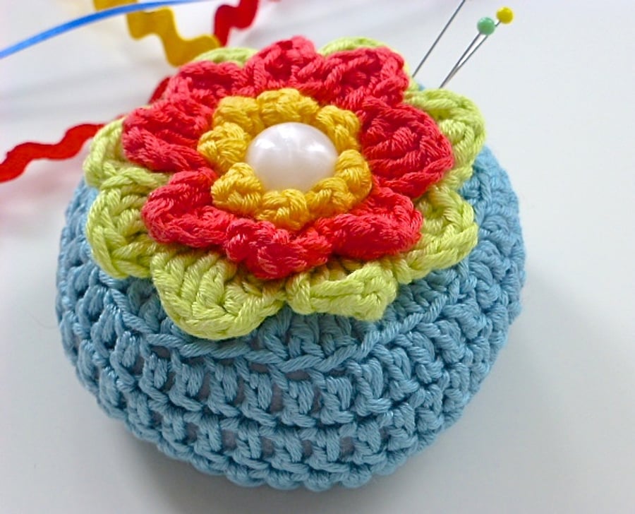 Crochet Pincushion, waterlily pincushion, pin tidy, 