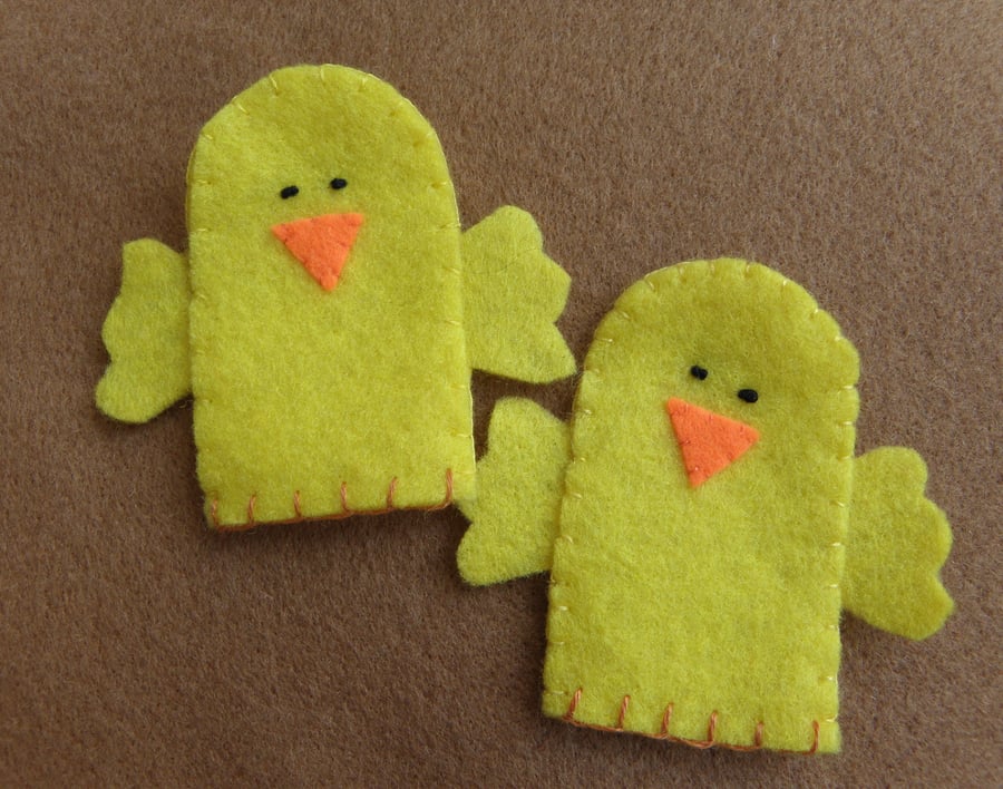 Easter chick finger puppet