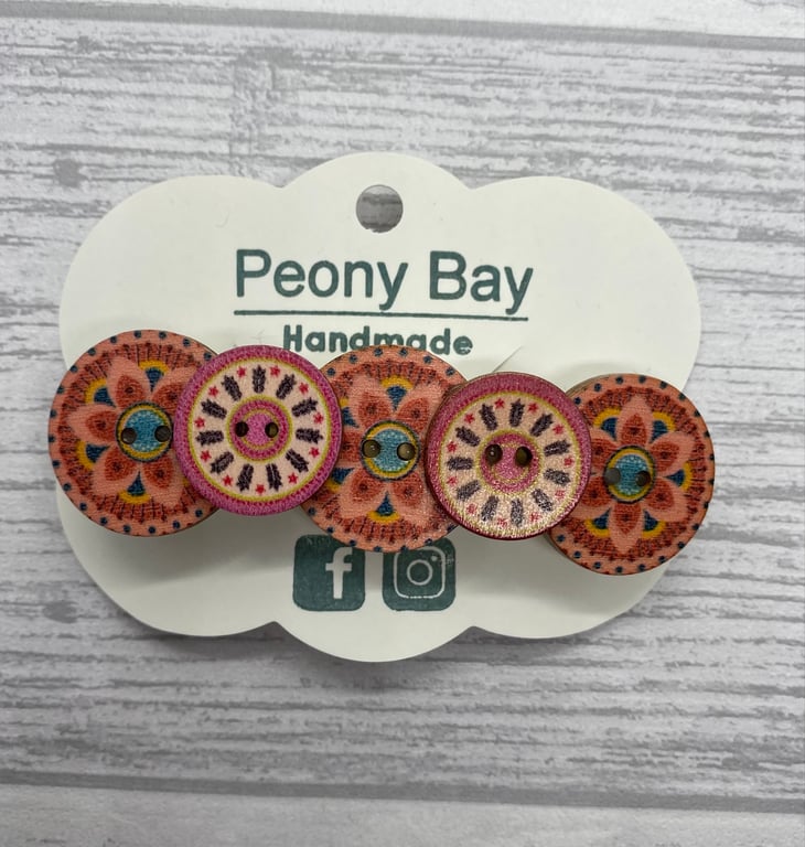 Women’s button barrette hair clip in pink 