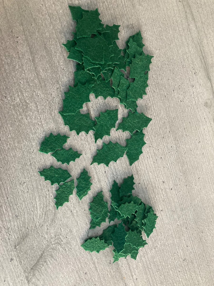 Green felt cut leaves (70)