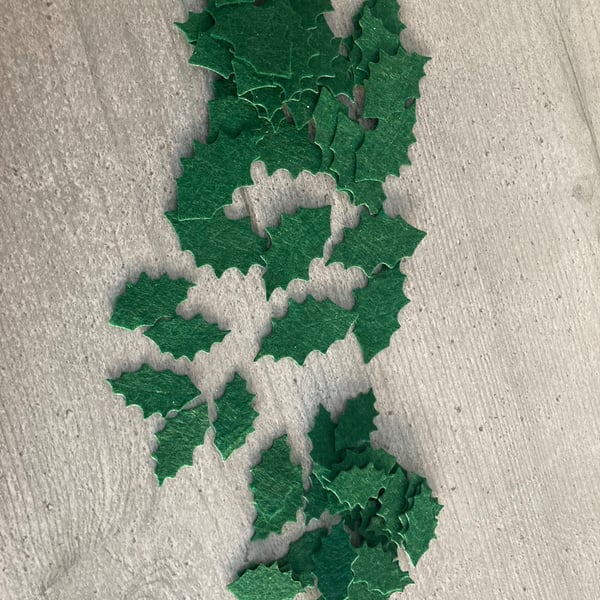 Green felt cut leaves (70)