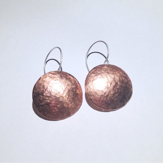 Hammered Copper Domed Disc Earrings (ERCUDGDC4) - UK Free Post
