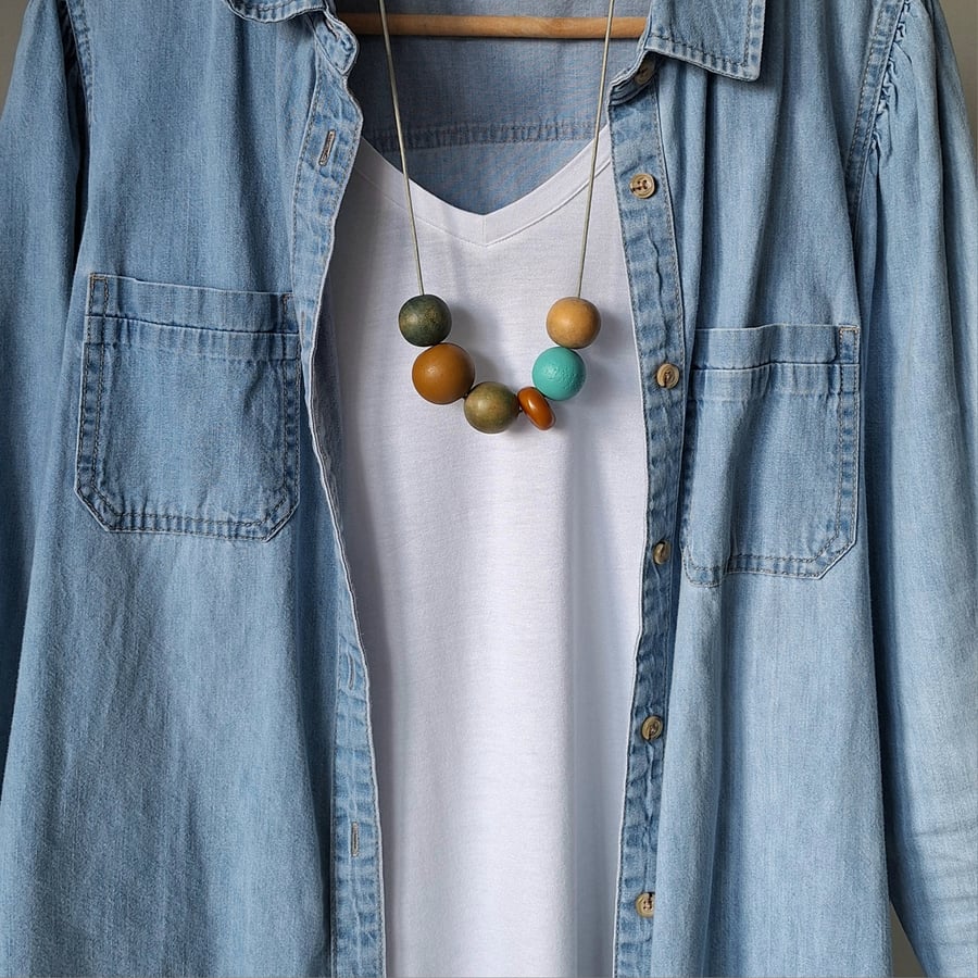 Nala - Autumnal coloured chunky beaded light weight necklace