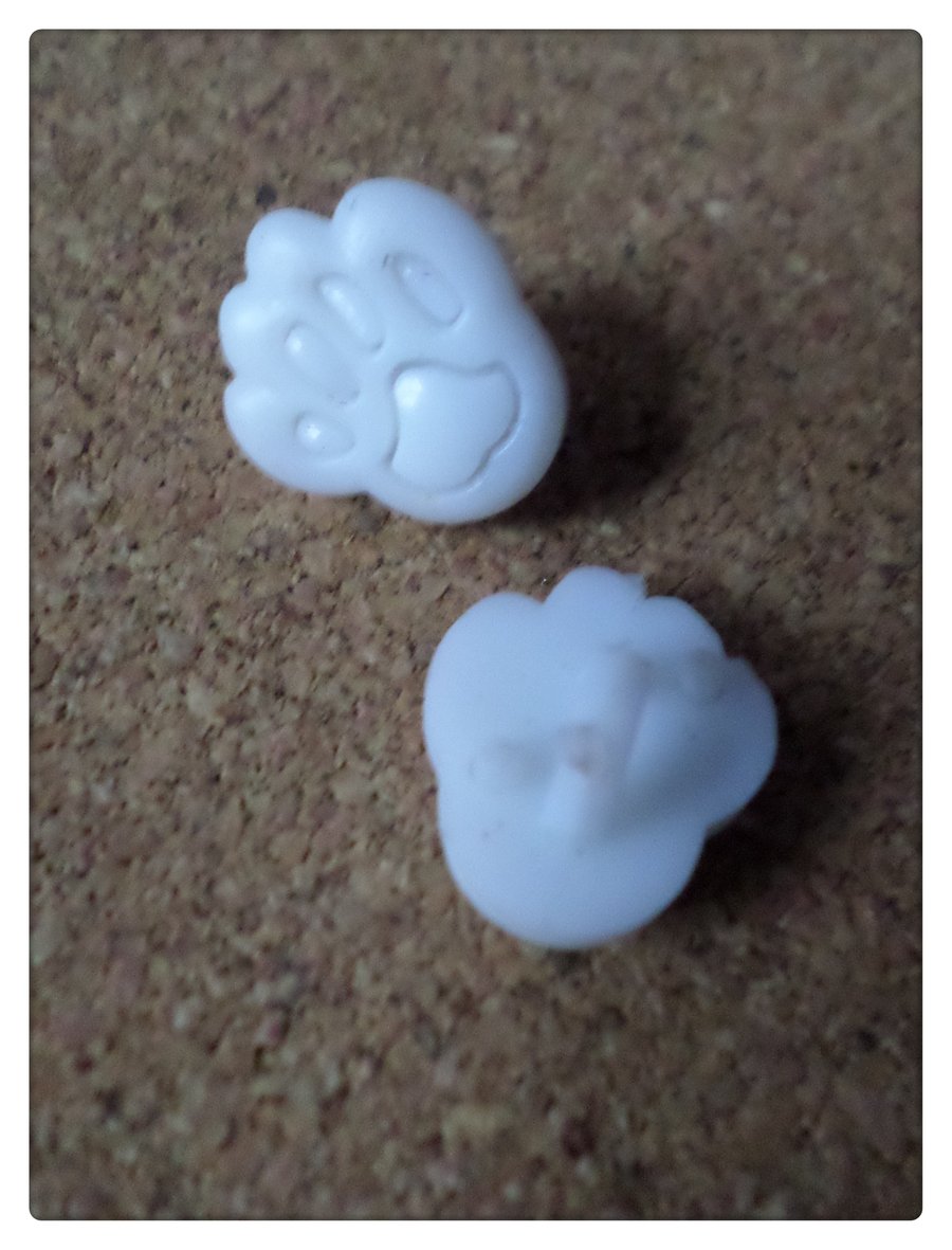 8 x Shanked Acrylic Buttons - 14mm - Pawprint - White 