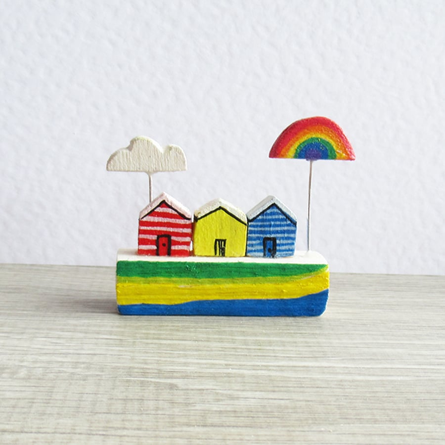 Beach hut ornament – rainbow & cloud