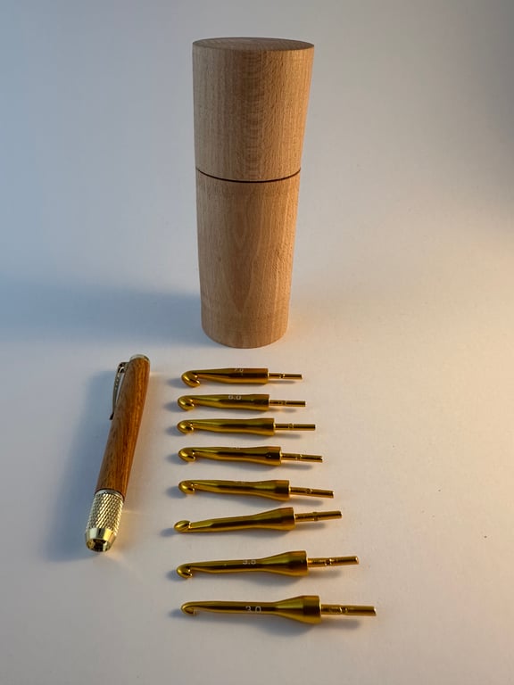 Set of 8 crochet hooks
