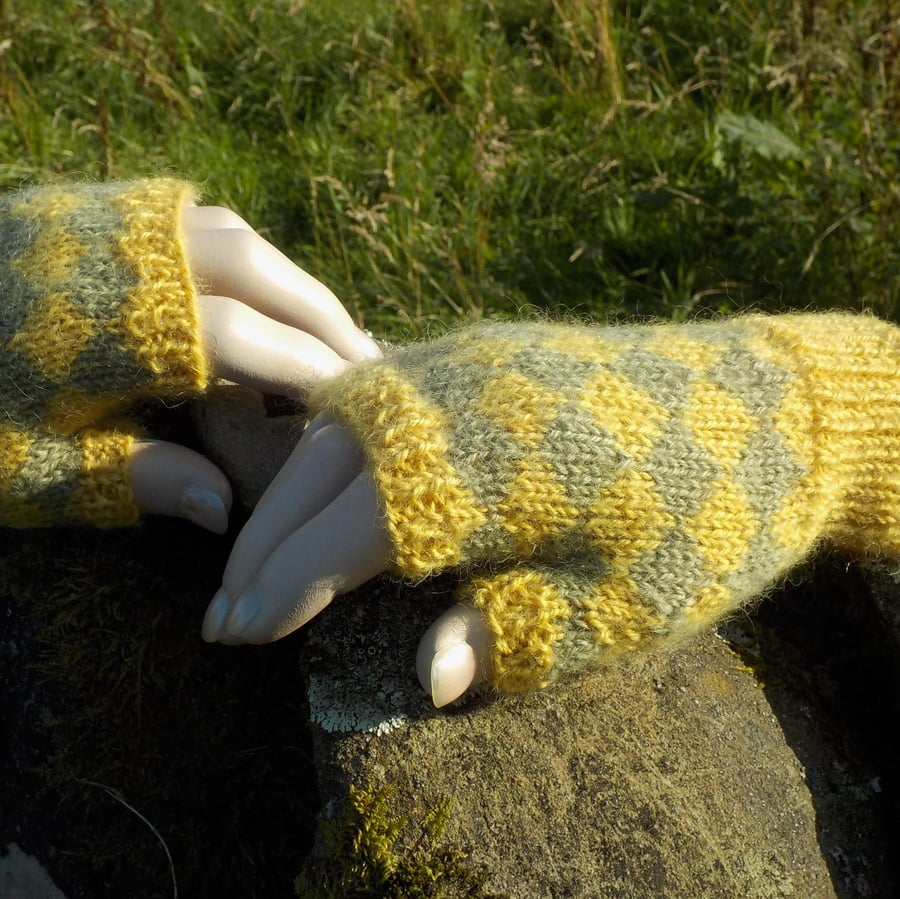 Fingerless gloves British Wensleydale wool yellow green diamonds harlequin
