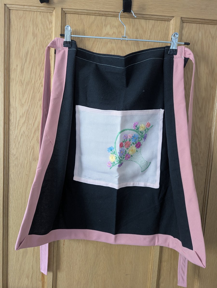 Apron - embroidered pocketed apron