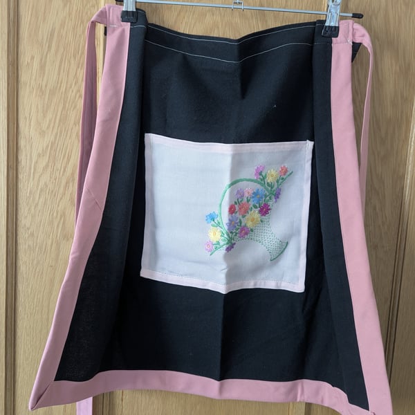 Apron - embroidered pocketed apron