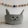 FELTED 'FUSSPOT' BOWL, desk tidy  . Cat. Grey . Home decor.