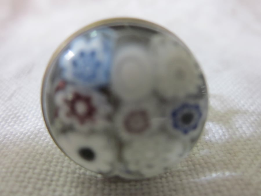 Handmade glass cabochon filigree ring - white flowers on clear