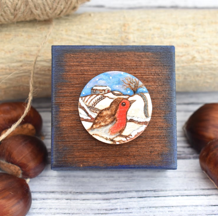 Robin in the snow. Tiny pyrography box. Origina... - Folksy