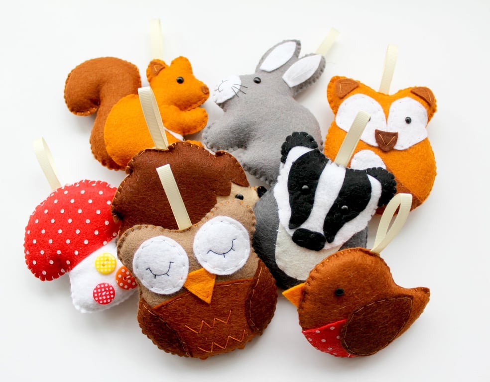 Make Your Own Felt Woodland Garland. Full sewing kit to create 8 decorations