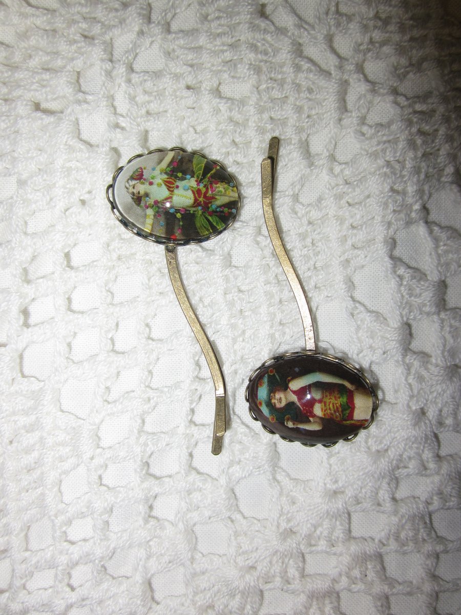 Pair of 'cabaret' glass cabochon hair grips