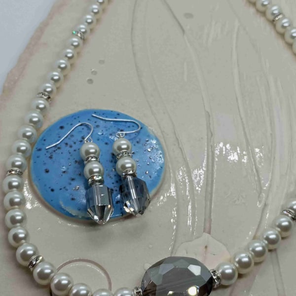 Faux pearl glass necklace set