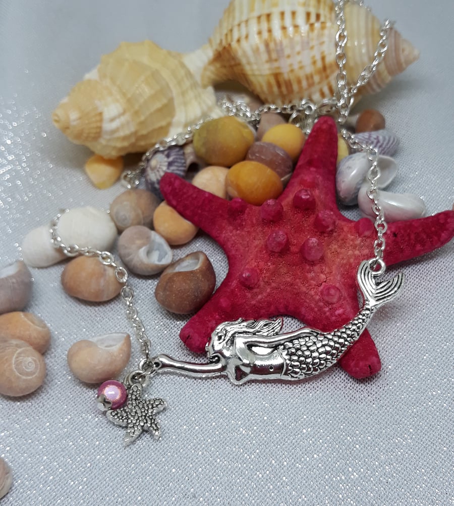 NL293 Swimming Mermaid with starfish and pink miracle bead