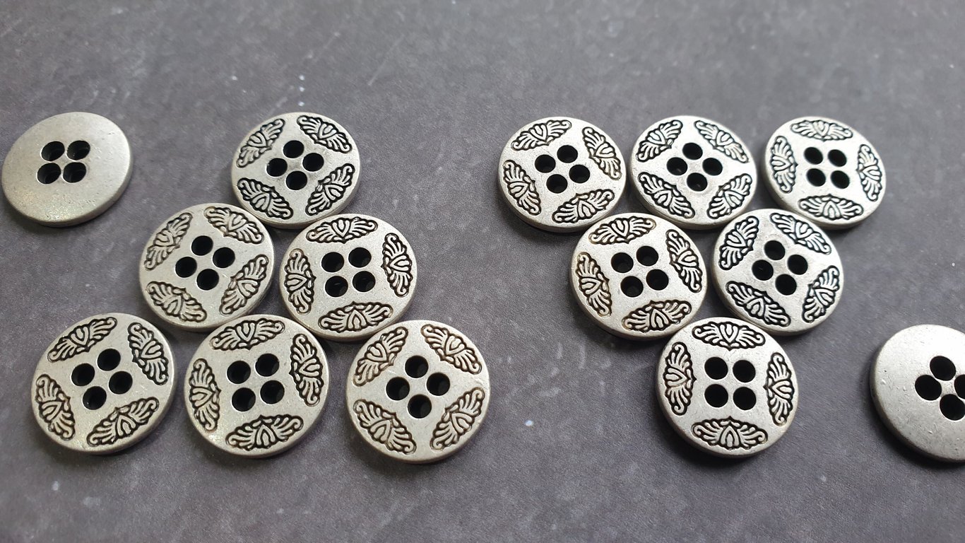 9 16" 15mm 24L Vintage designer buttons Antique silver