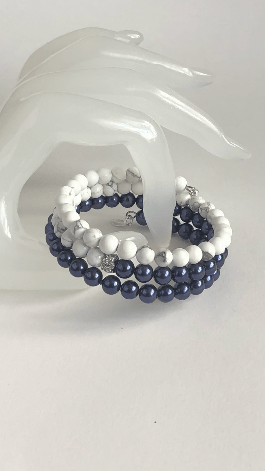 Howlite and Shell Pearl Wrap bracelet