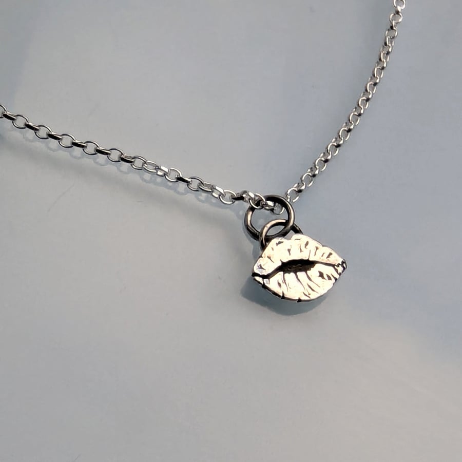 Sterling Silver Lips pendant
