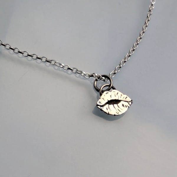 Sterling Silver Lips pendant