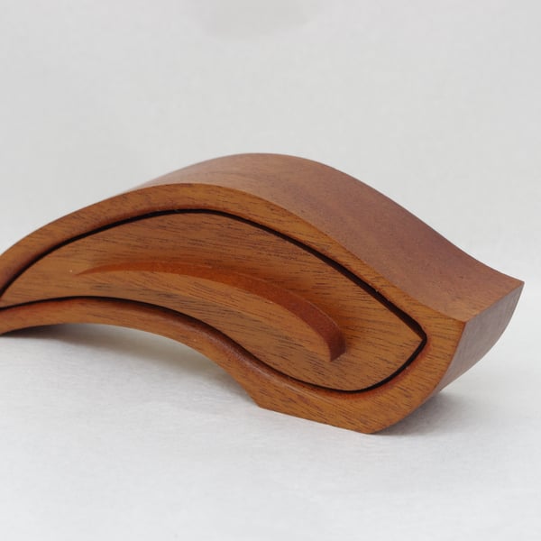 Small wooden trinket, keepsake, jewel box. Handmade Mahogany bandsaw box.