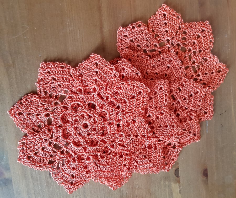SET of 4 CROCHET 'STAR' COASTERS IN ORANGE - IDEAL TABLE DECORATIONS - 12cm