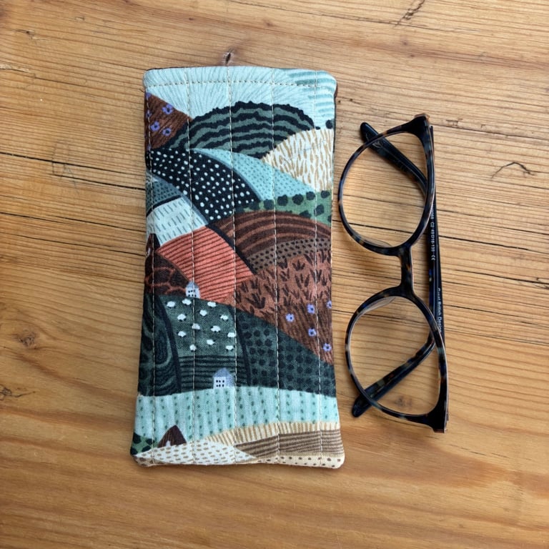 Countryside Print Quilted Fabric Glasses Case