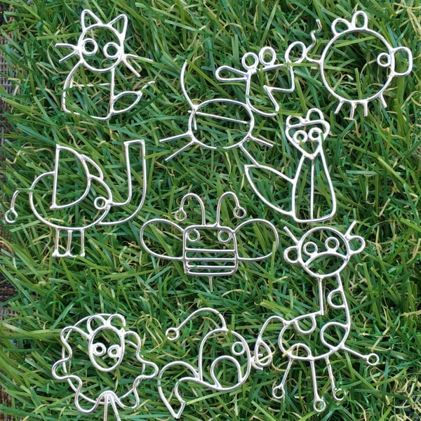 a tiny fox brooch pendant, christmas gift , animal jewellery, fast shipping 