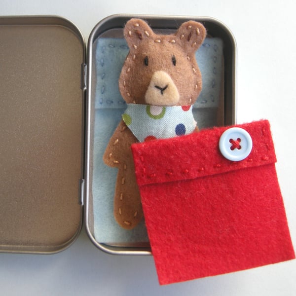 Pocket pal bear sewing kit craft kit