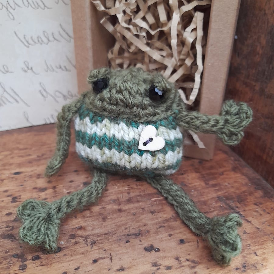 Handmade Emotional Support Frog – Knitted Pocket Frog Gift