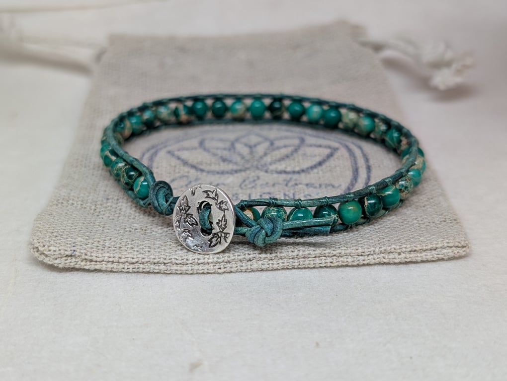 Green sea sediment jasper and leather bracelet with button fastener 