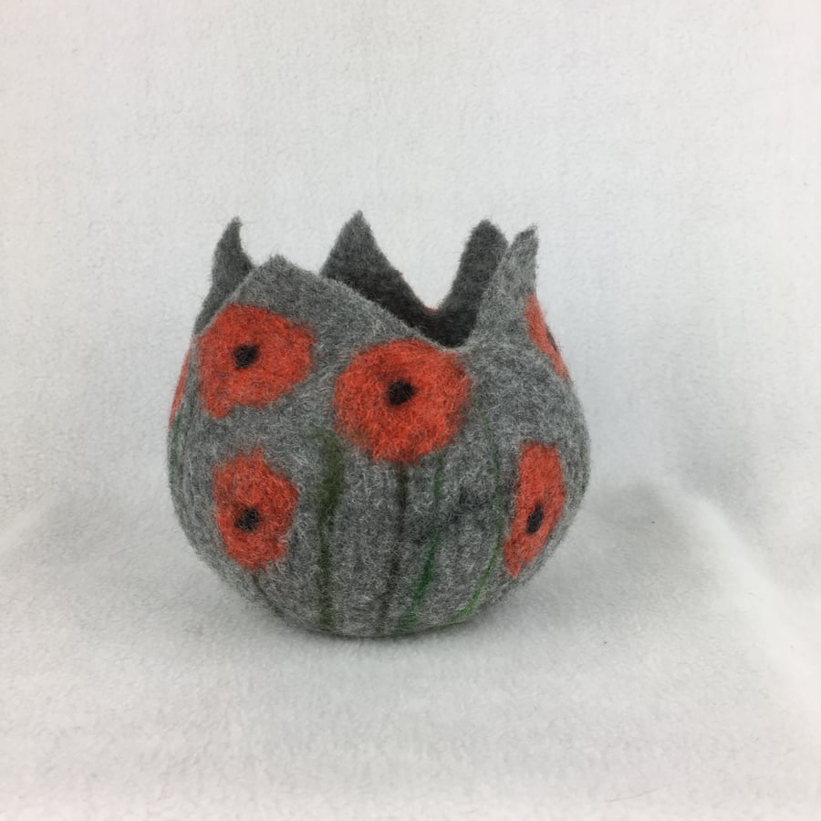 Felted pod, pot in grey with poppy design