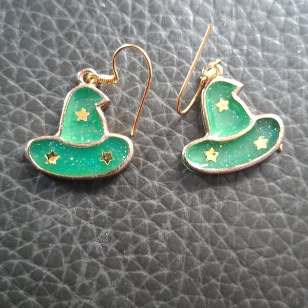 Witch hat earrings -green