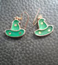 Witch hat earrings -green