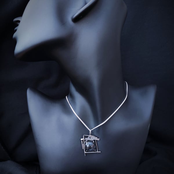 Silver pendant with round rutilated quartz