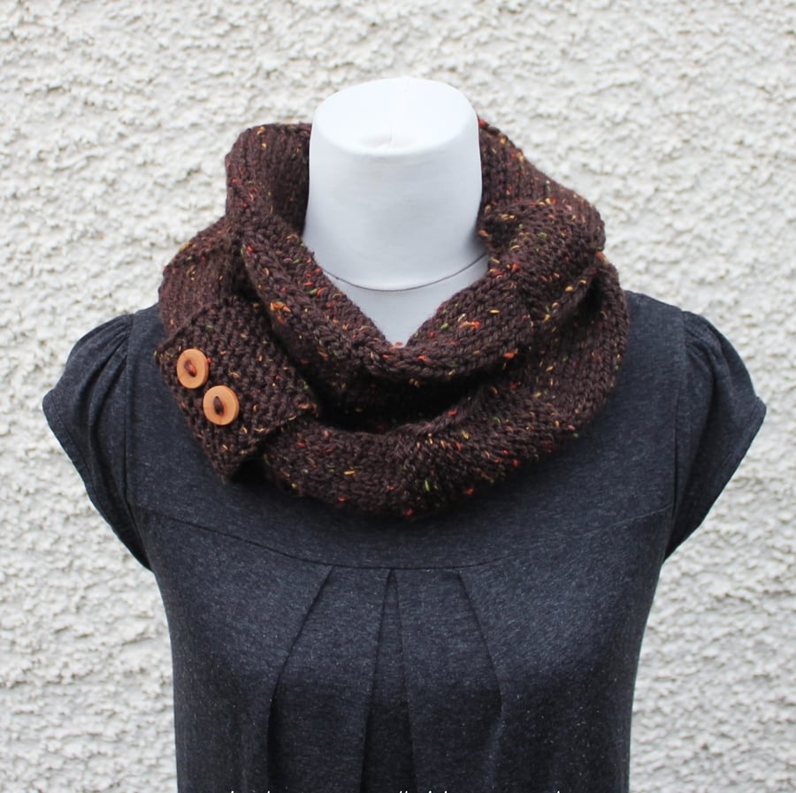Knitted brown infinity scarf, UK, gift guide, womens snood