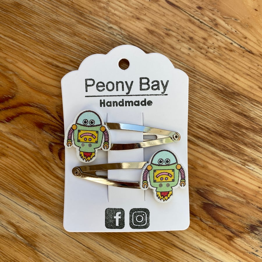 Girl’s robot hair clips