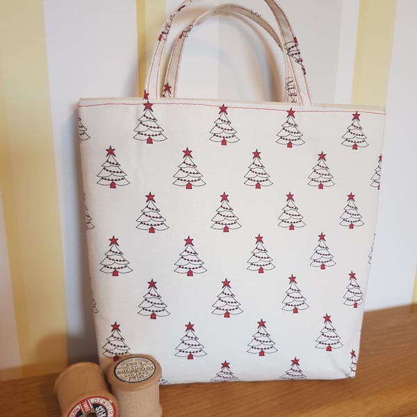  Christmas reusable gift bag: Scandi style, trees in cream
