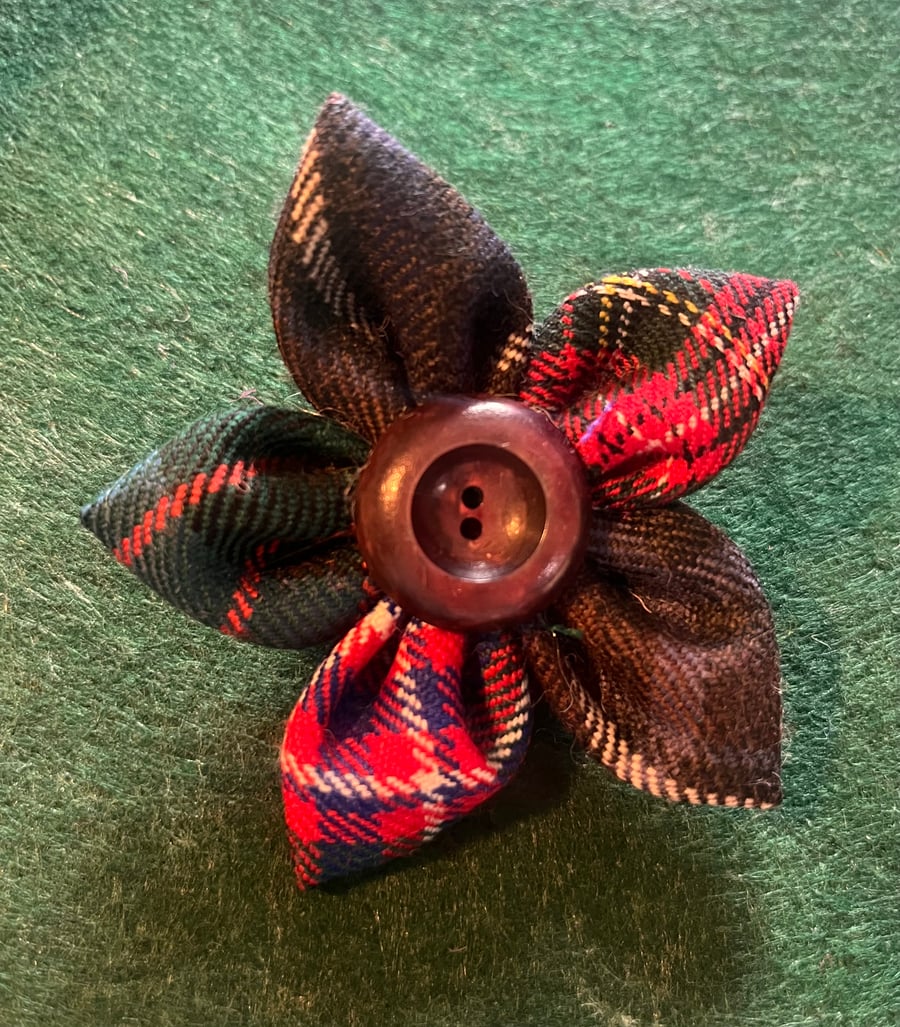 Tartan flower brooch