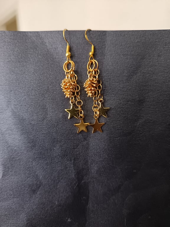Gold pine cone and star charm dangle cascade earrings 