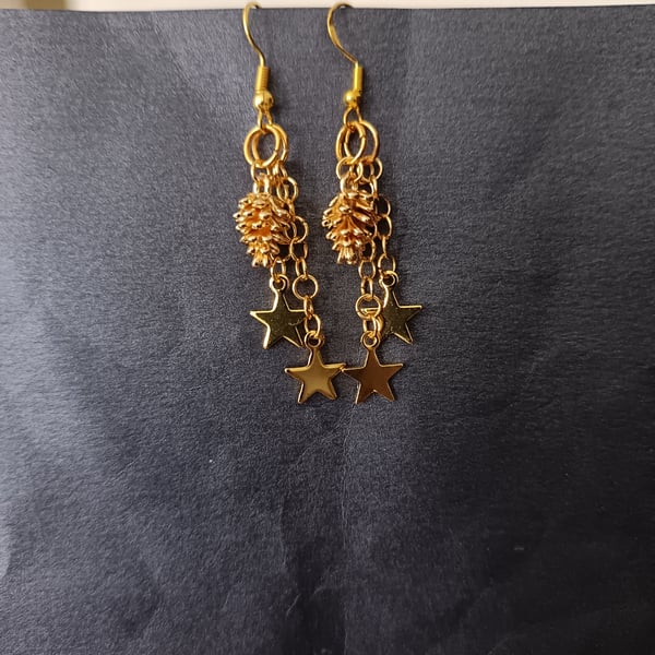Gold pine cone and star charm dangle cascade earrings 