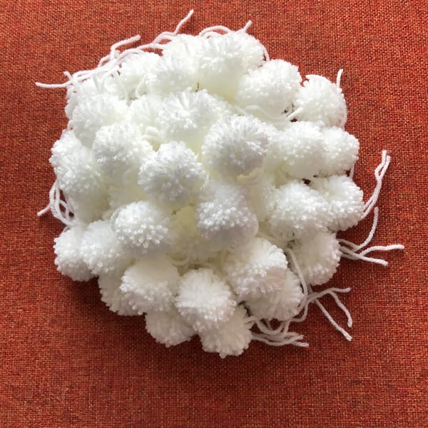 100 Handmade Wool Pom Poms (4cm)