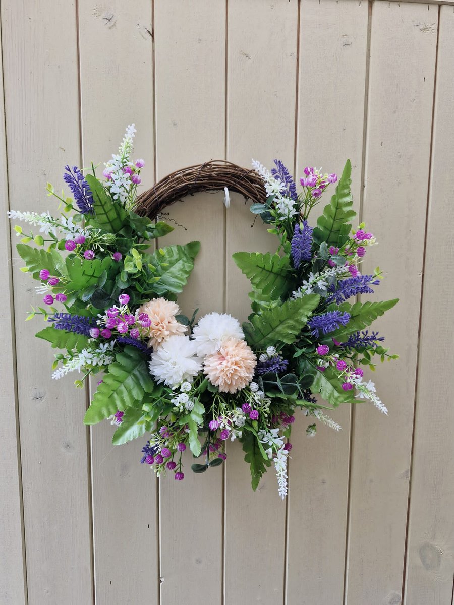 Billy. Half covered wreath, door wall grave table 