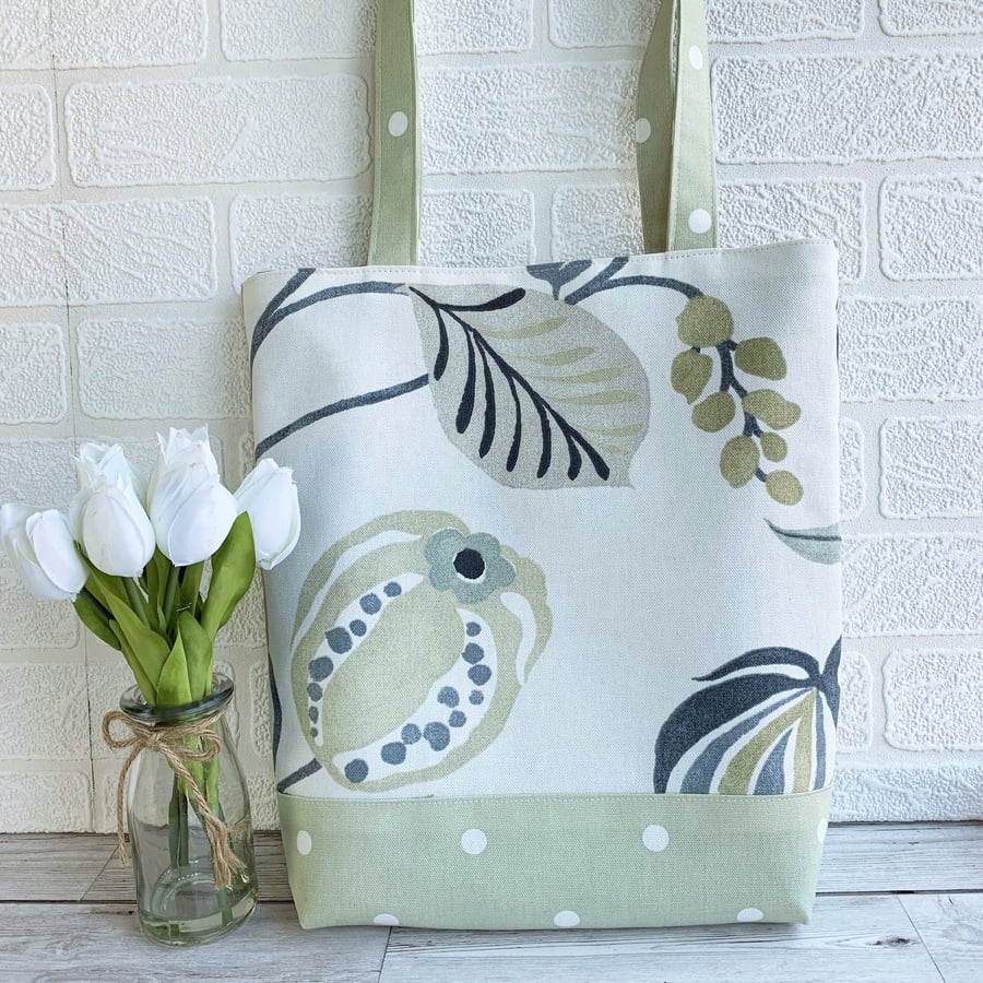 Seed pod and polka dots tote bag in white and pale green