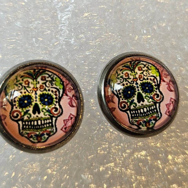 Pink skull resin stud earrings 