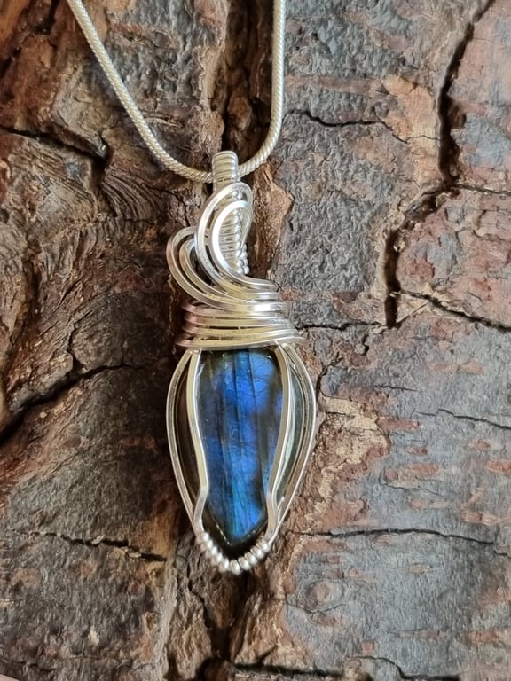 Wire wrapped flashy blue labradorite pendant 