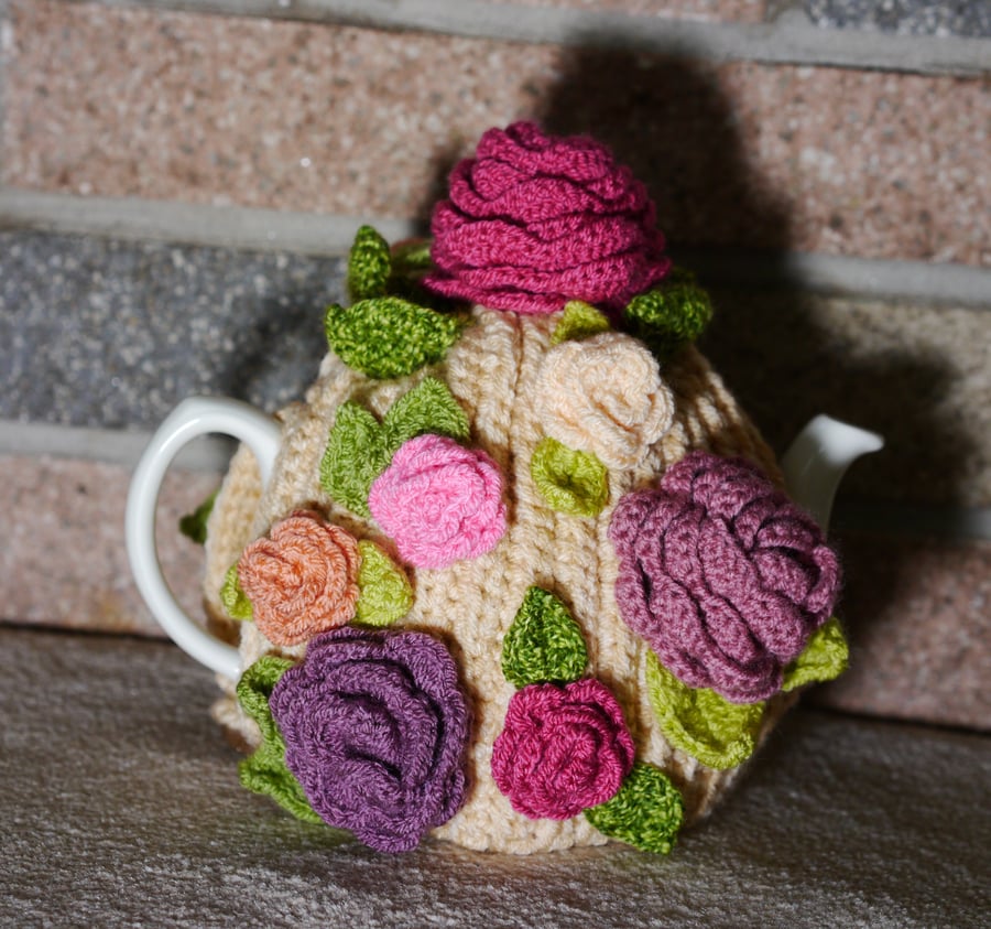 Crochet Tea Cosy, Coming up Roses