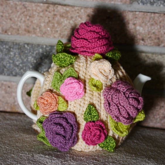 Crochet Tea Cosy, Coming up Roses